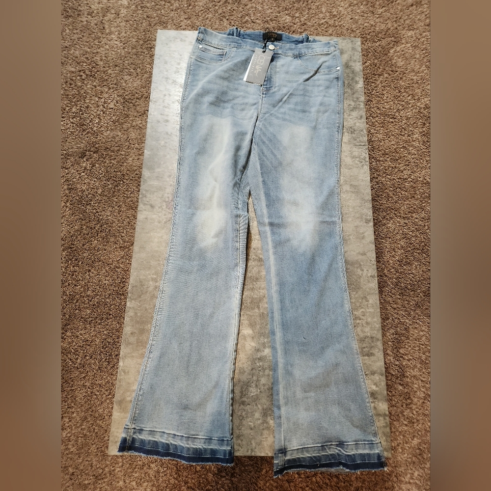 NWT Cenia flare jeans